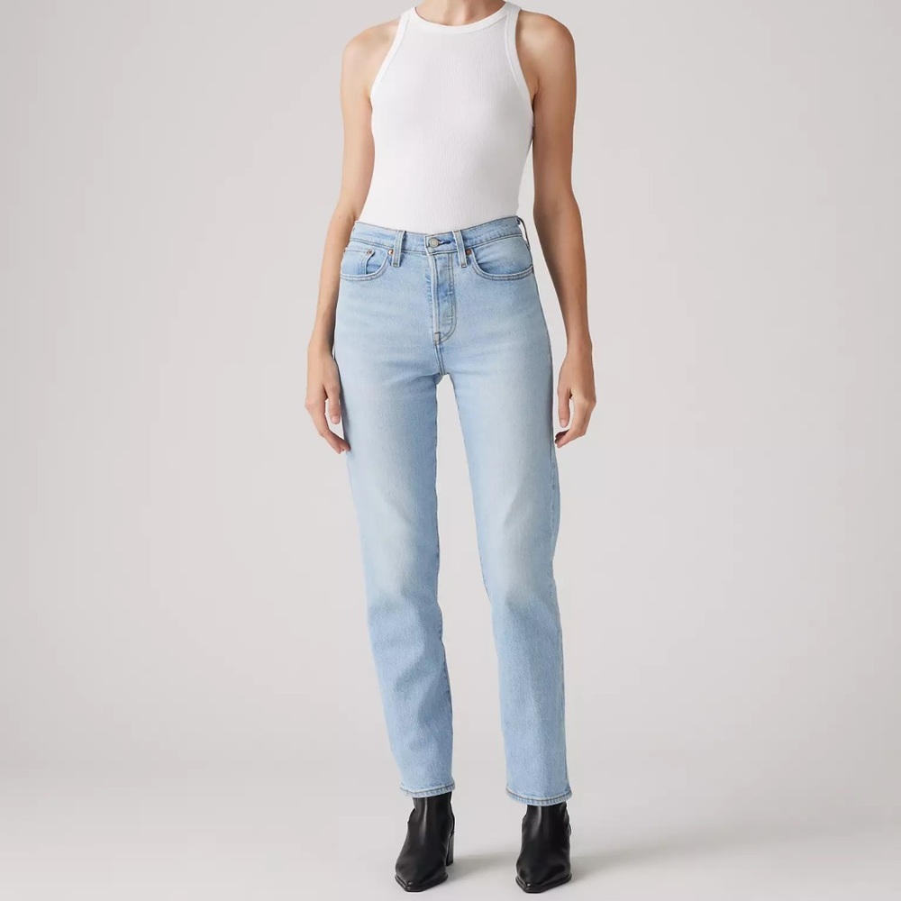 Levi’s Premium Wedgie Straight Jeans - Light Wash, Size 28